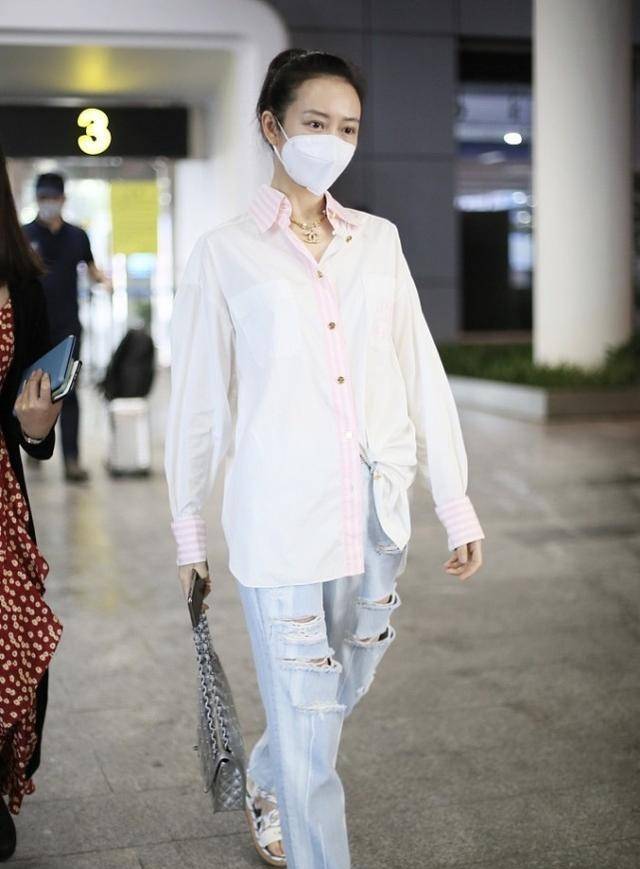 身材|王鸥的气质一般人比不了，长衫牛仔裤随性优雅，身材高挑让人羡慕