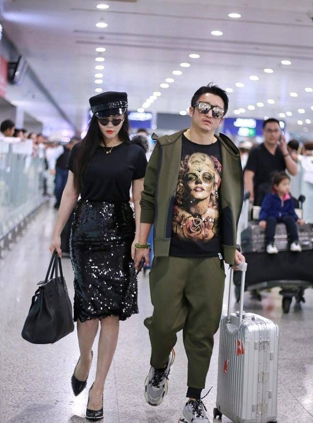 形象|冉莹颖已经很白了，还穿黑色的更显白，“豆腐腿”真打眼