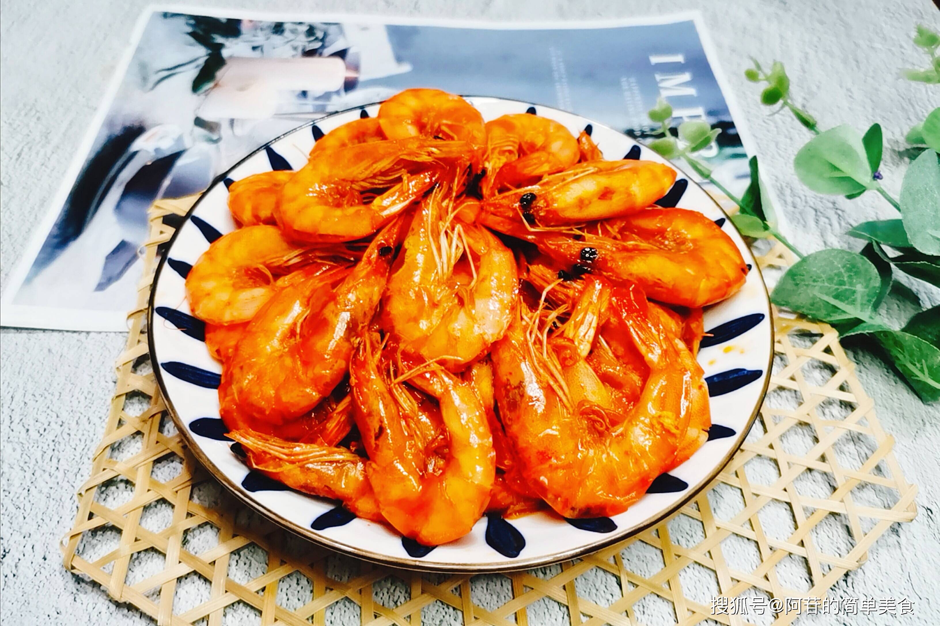 特别简单的盐焗大虾香味扑鼻味道咸香好吃得忍不住嗦手指