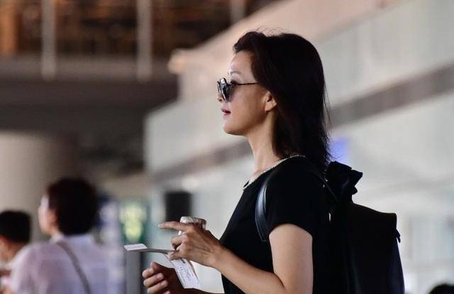 差不多|艺术家里真服宋祖英，私下里和“路人”差不多，但气质却掩盖不住