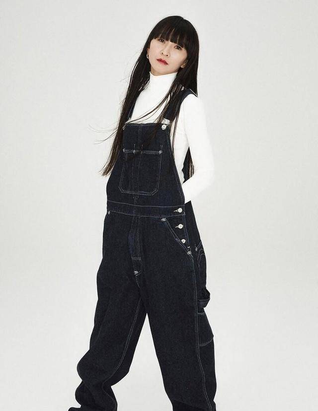 服装|背带裤的潮流风又吹回来了,别老穿普通的牛仔背带裤了,试试这些