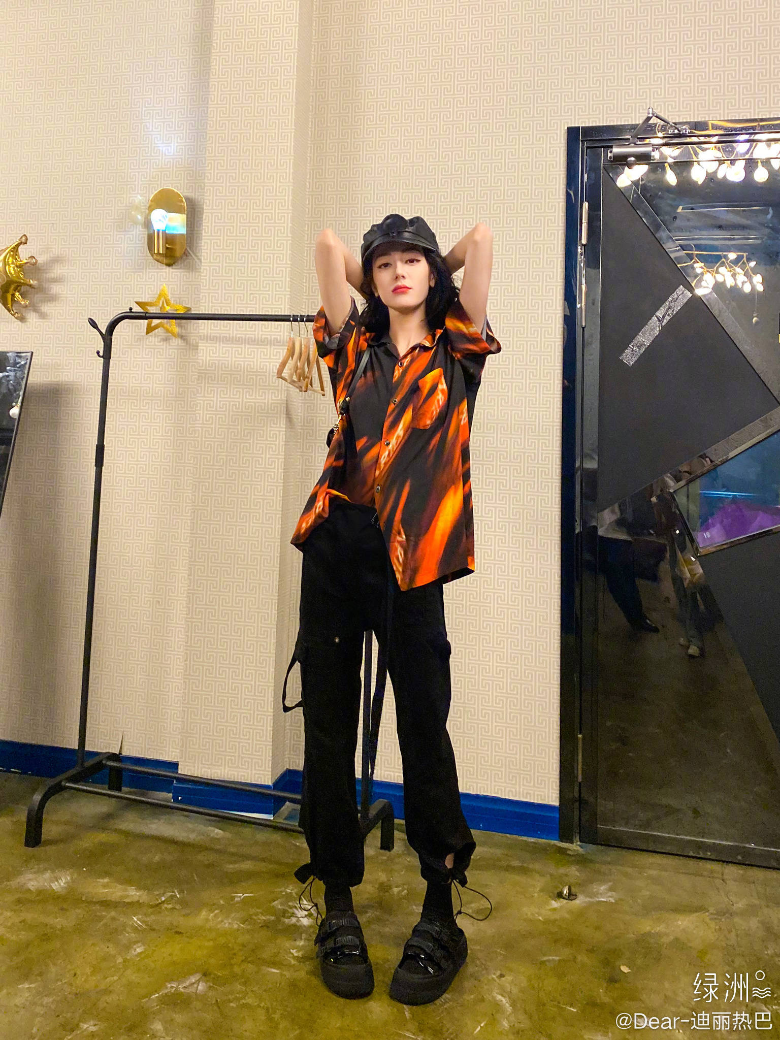 毛衣|比起被刷屏的上头吻戏,我更种草迪丽热巴的可甜可盐的穿搭