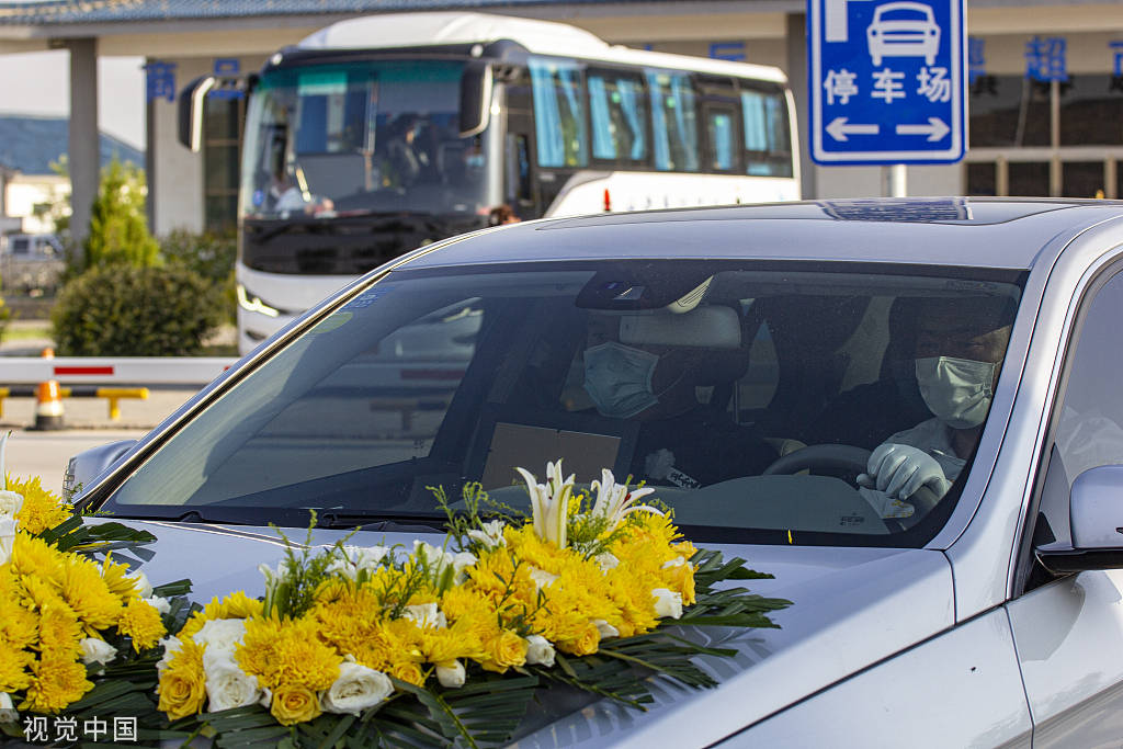 于月仙遗体告别仪式举行 马丽娟代表赵本山送别