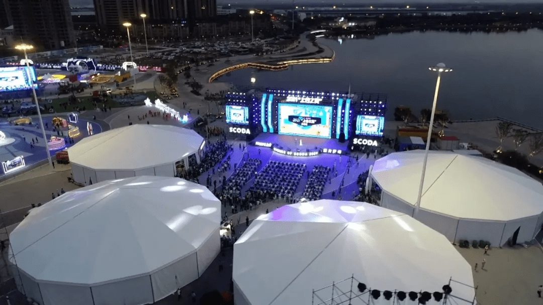 演出报道:青岛国际啤酒节上合会场备受瞩目,灵度联创魔术受邀演出_鱼