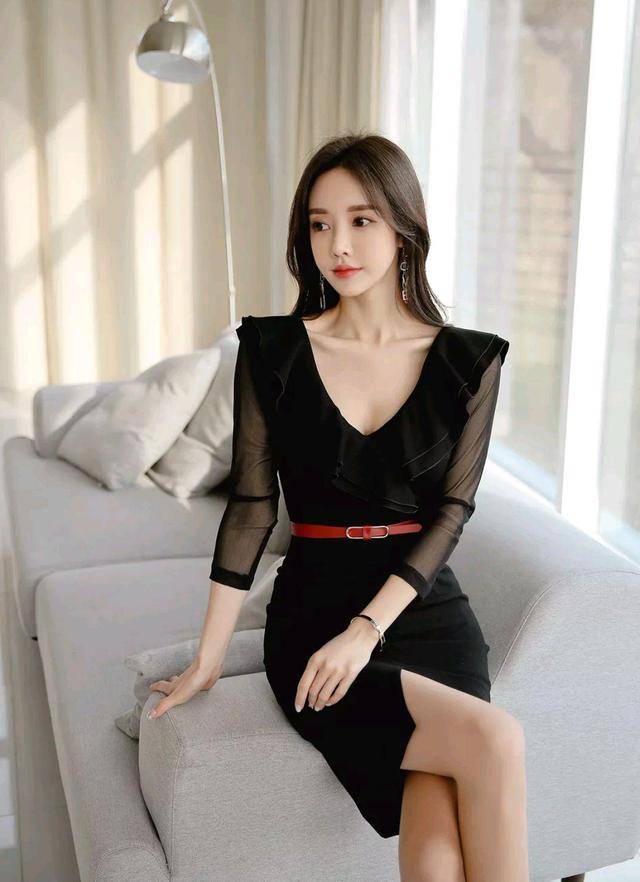 职业|女神孙允珠高清时尚搭配：黑色雨荷层叠嫣红系带职业裙