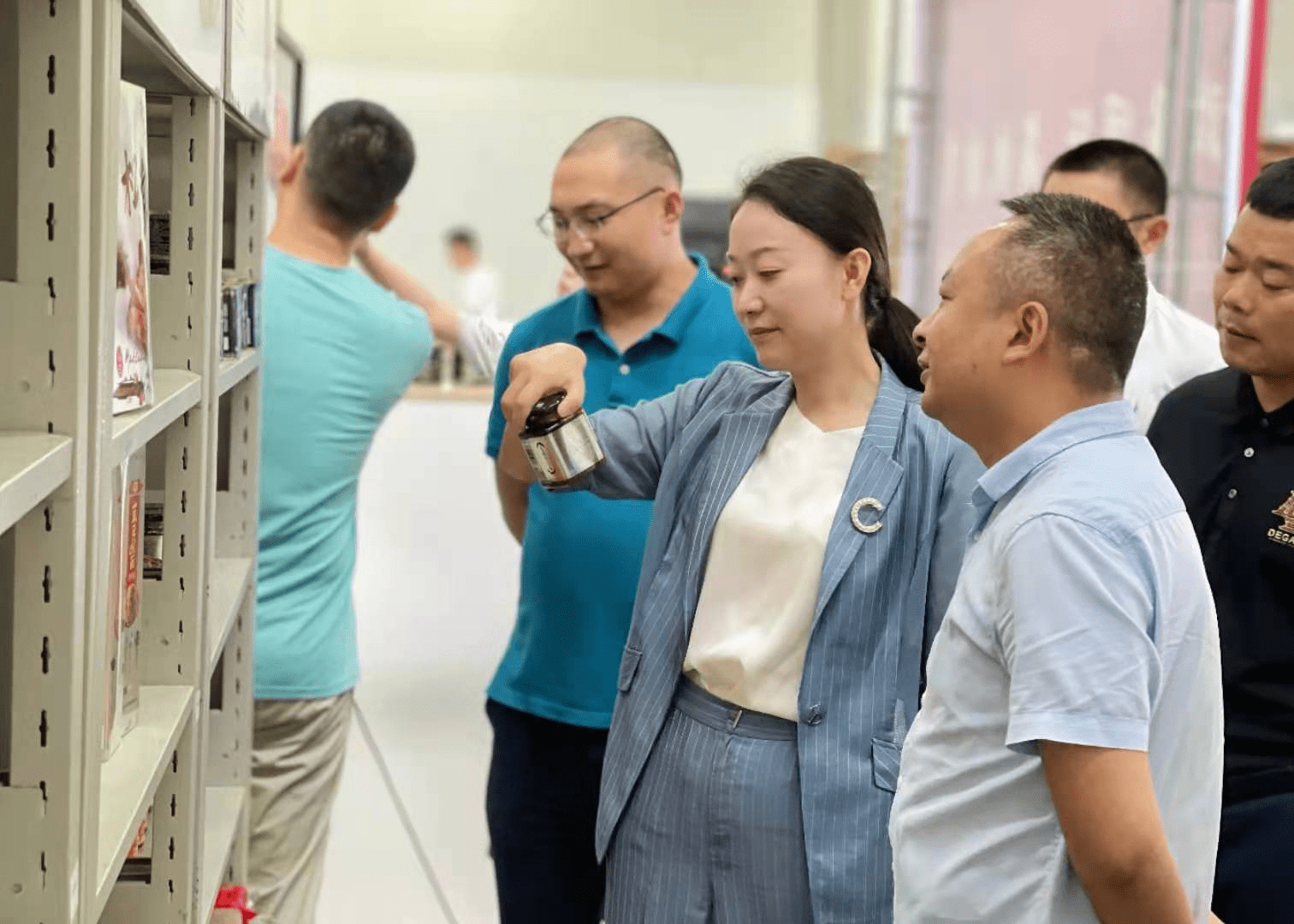 高校助农衔接乡村振兴政采同行开启云仓新时代