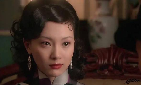 张艺谋|一穿旗袍全现行，hold得住就是风情万种，否则就如同像在过家家！