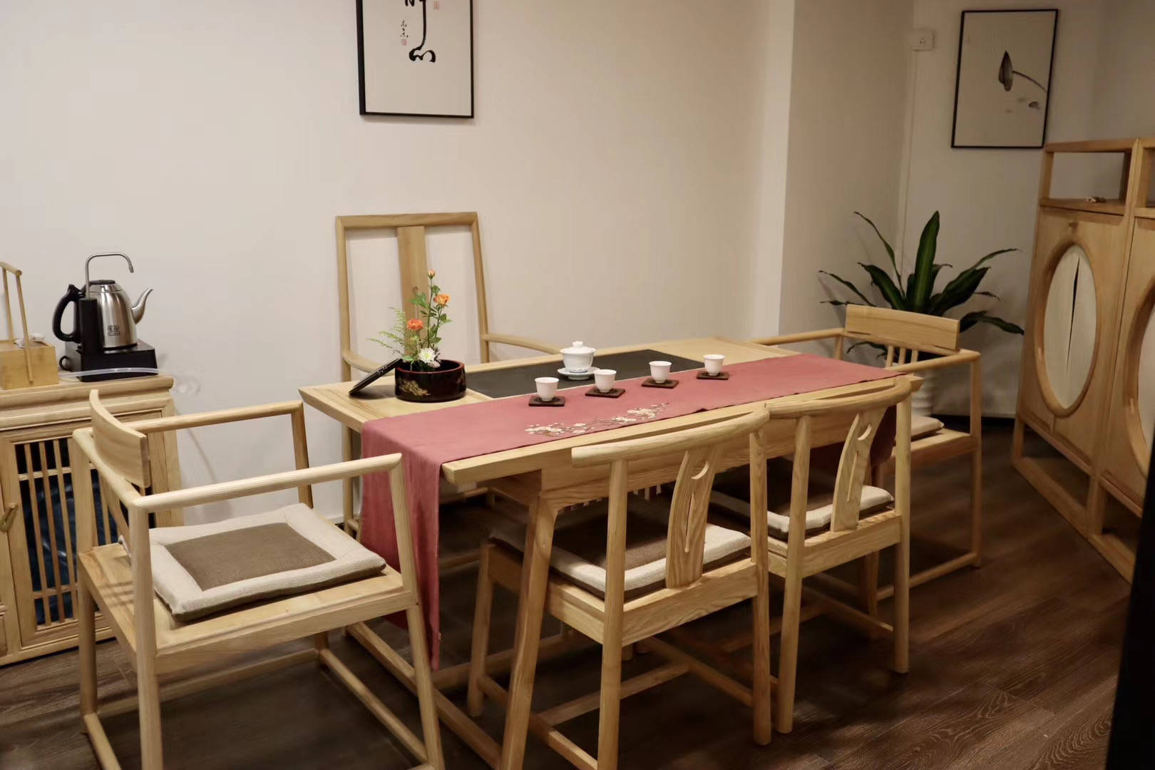 雅事一桩空间不大,却将生活中的悠然品位尽数呈现于盈盈一水间,品茶香