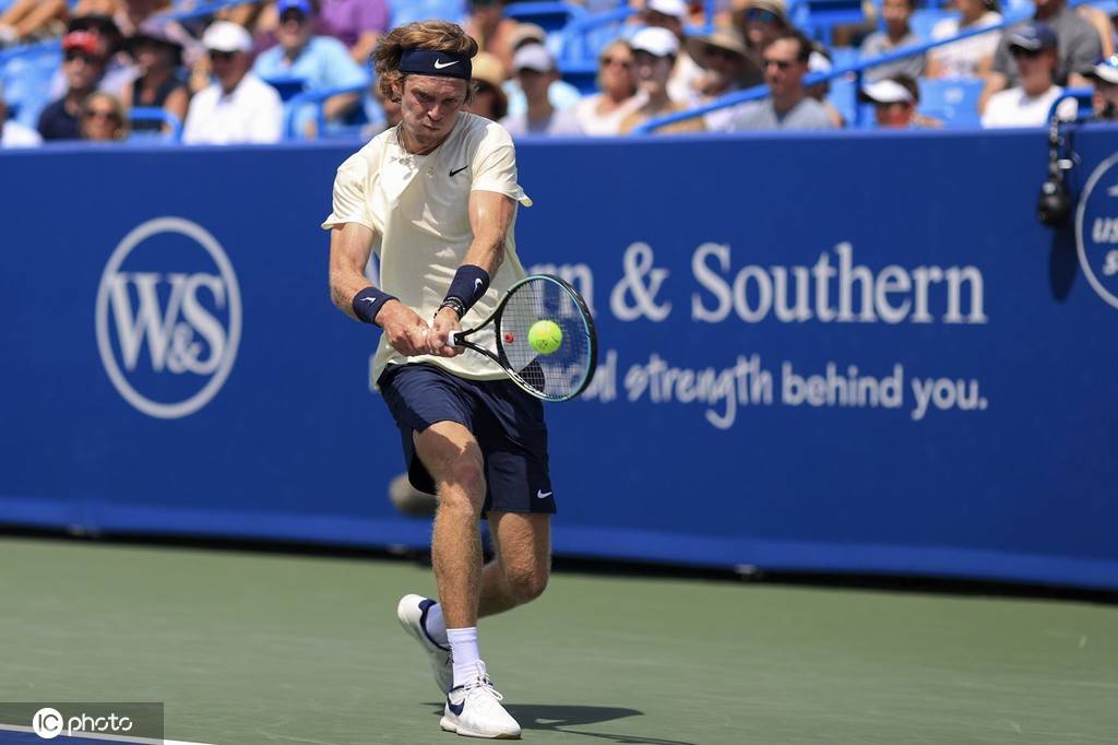 atp辛辛那提大師賽男單半決賽:盧布列夫獲勝