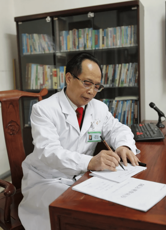 郑伟达|郑伟达教授《中医临床经验心传》在京出版