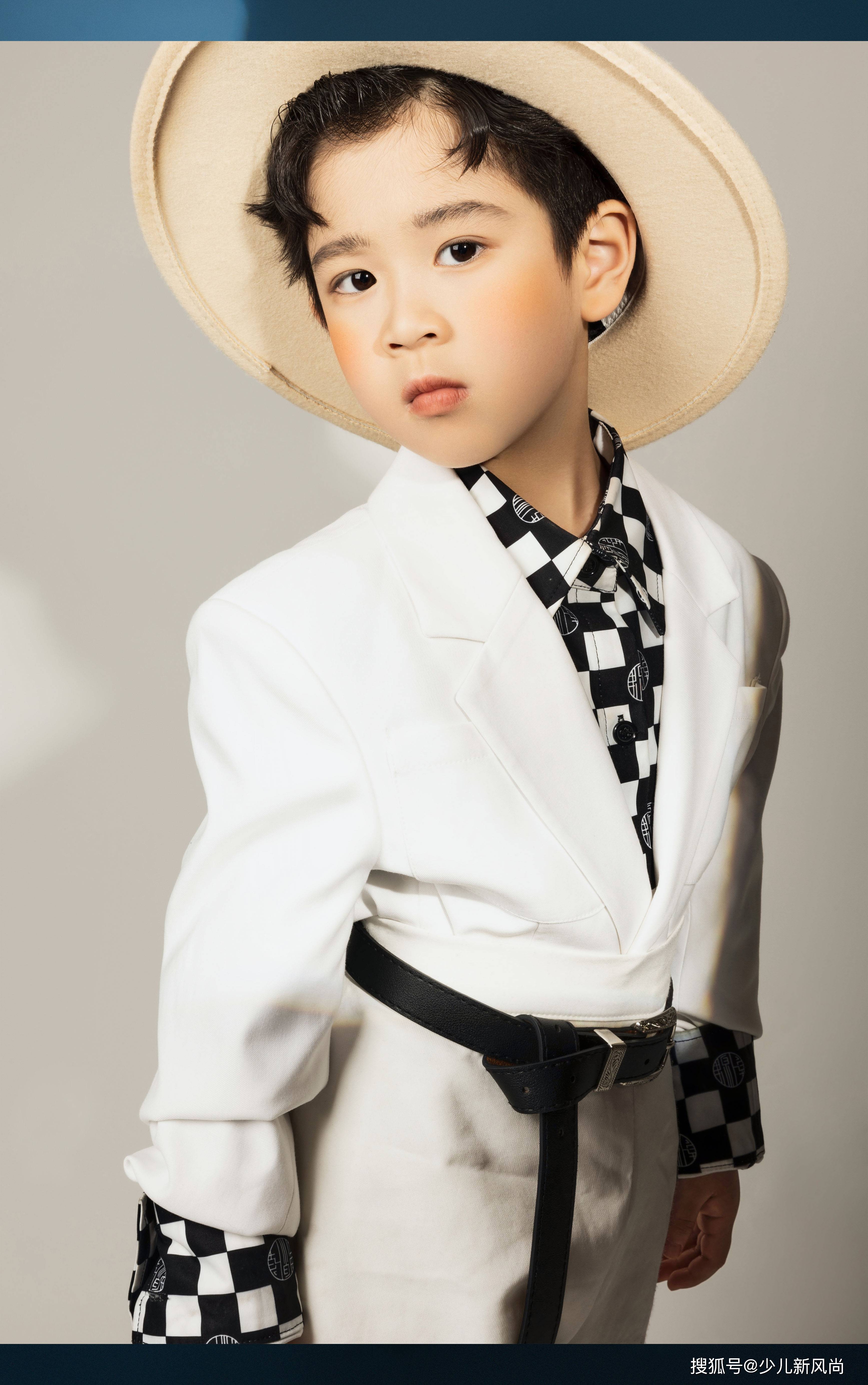 设计|棋盘格到底有多好看——星童盟小模特穿出别样气质！
