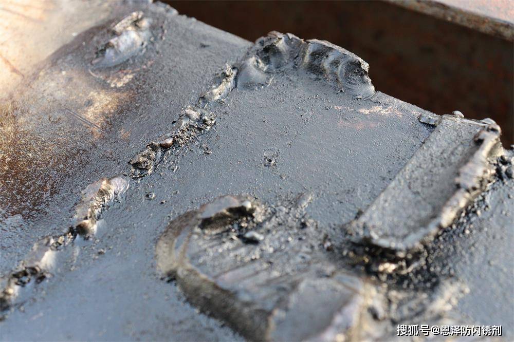 剂与铁锈反应形成的不溶性螯合物会黏贴在金属基面上,基材表面被钝化