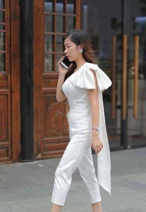 女神|美丽自信的瑜伽裤穿搭增添女神气质，显得性感动人，淡雅大方
