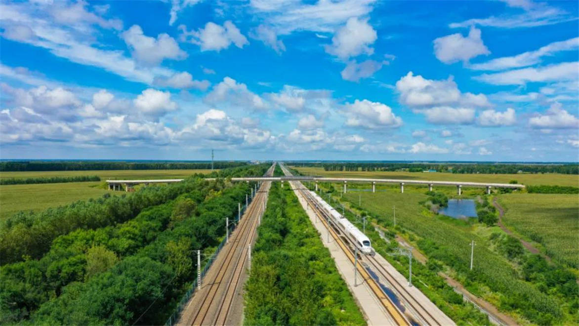 2022年通车后,它将与哈佳铁路,牡佳铁路等构成我国东北地区沿边铁路