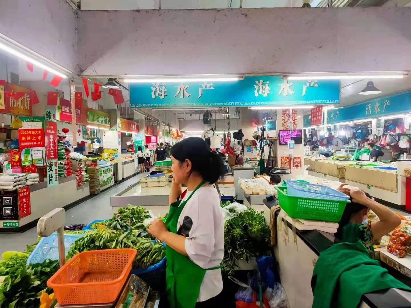 楊浦黃興菜市場蔬菜攤位轉讓小區環繞