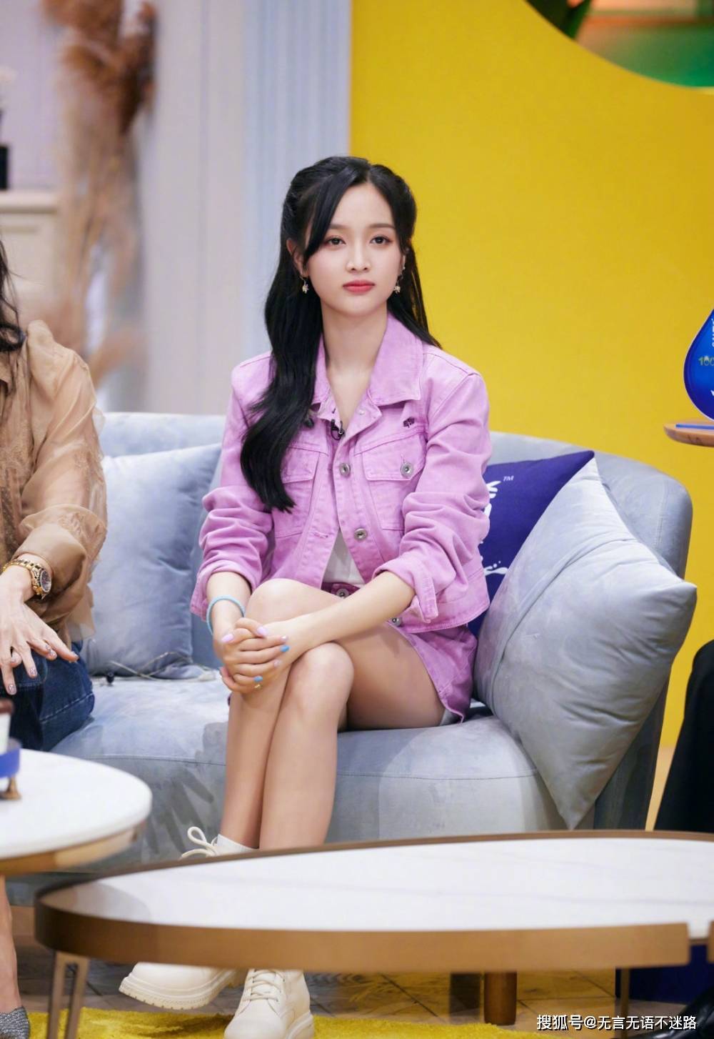 套装|吴宣仪,粉色套装,户外小清新,十分迷人