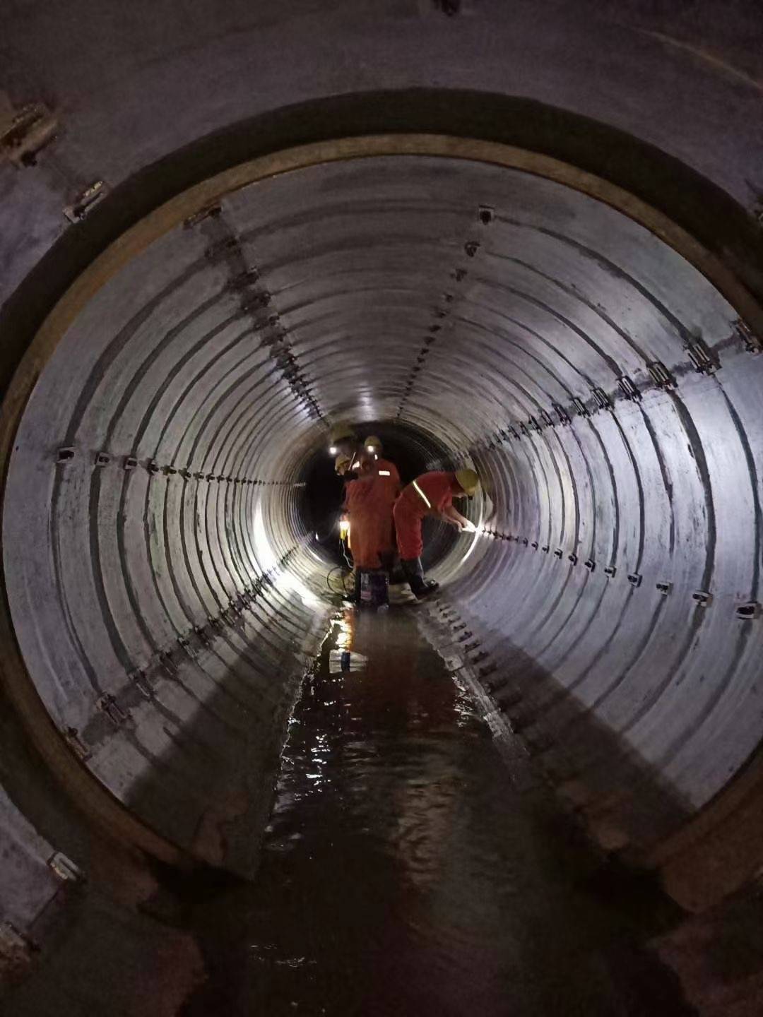 新定制型管道非开挖修复不锈钢双胀圈修复效果图