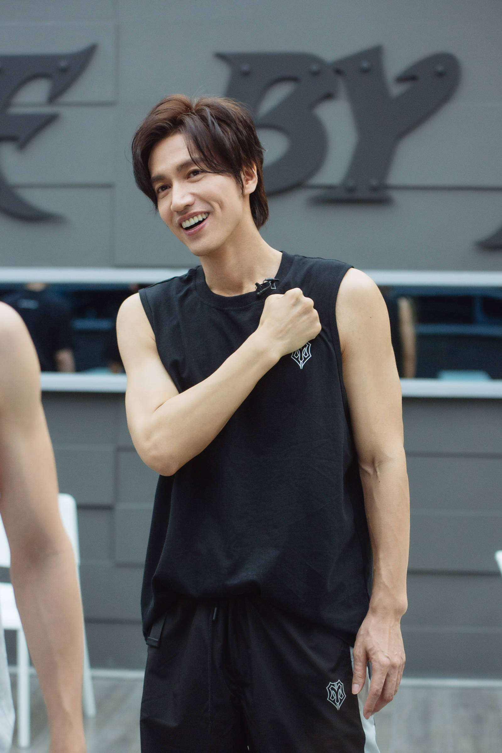 《披荆斩棘的哥哥》言承旭"酒窝杀"吸睛,黄征胡海泉狂飙乐器