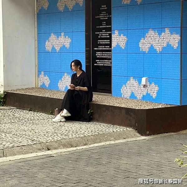 马尾|范冰冰素颜现身街头，打扮低调形单影孤，昔日范爷如今变这样了？