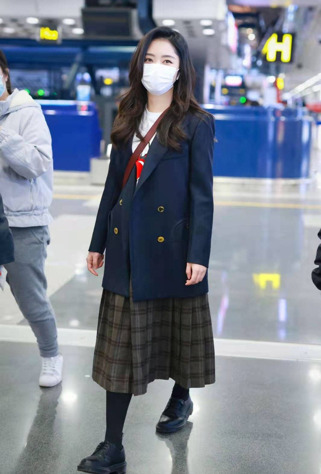 面料|江苏五龙——谭松韵不亏是元气少女啊,穿搭尽显少女风范!