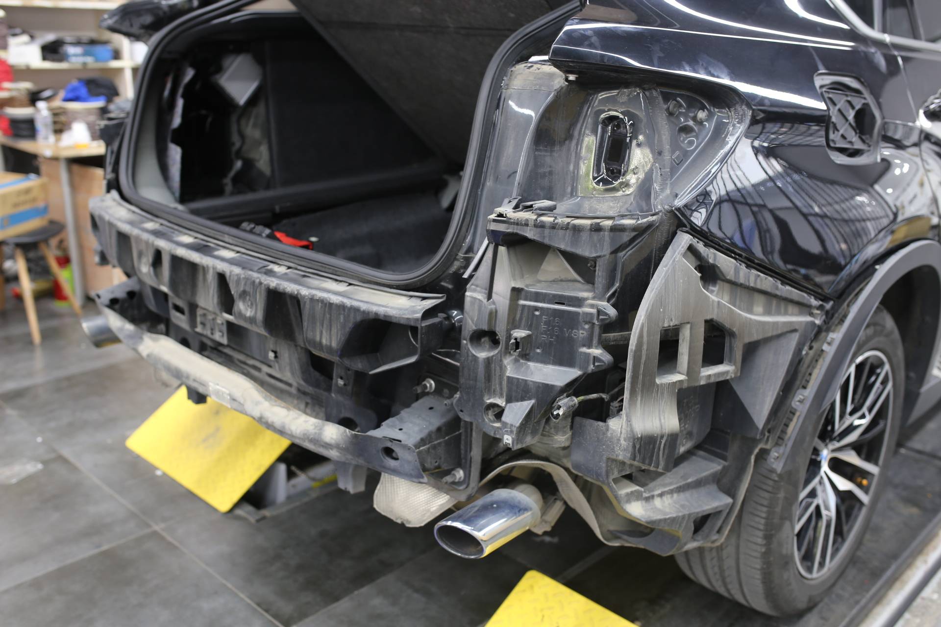 16款宝马x6升级x6m包围自修复钢琴黑改色膜led大灯水晶档把锻造轮毂