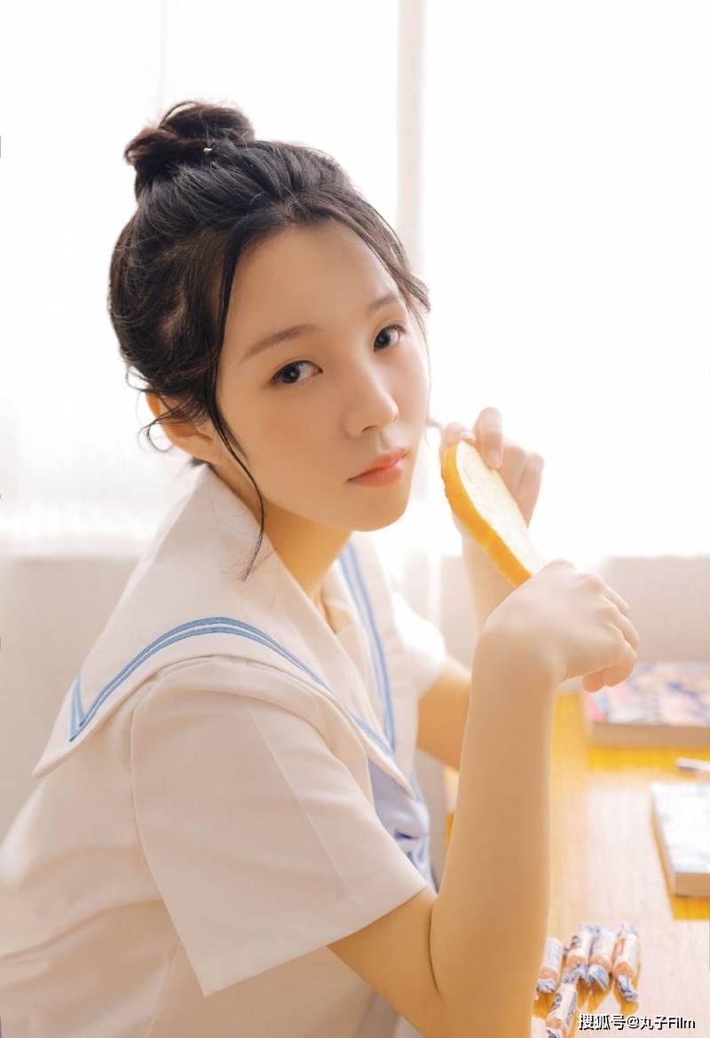 性感美女时尚写真清纯美女俏皮学生妹清新可爱甜美迷人