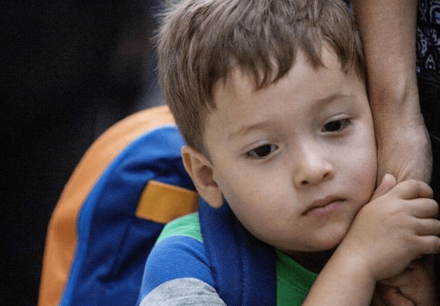 玩具|男孩比女孩晚上半年幼儿园？男孩在公共场合的三个弱势，需要锻炼