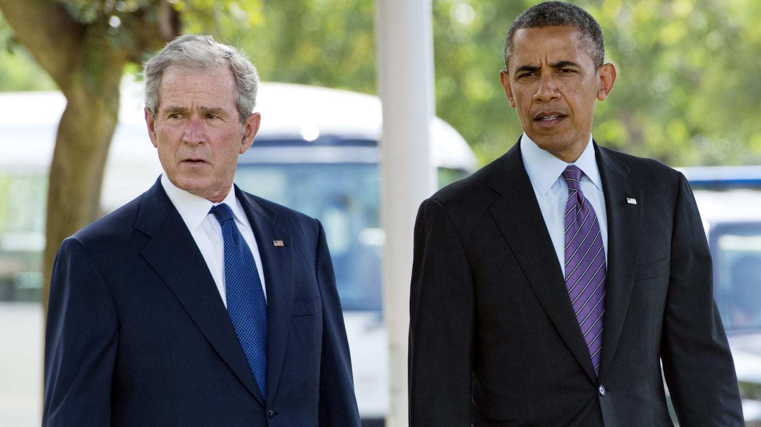 左:美国前总统小布什 右:美国前总统奥巴马