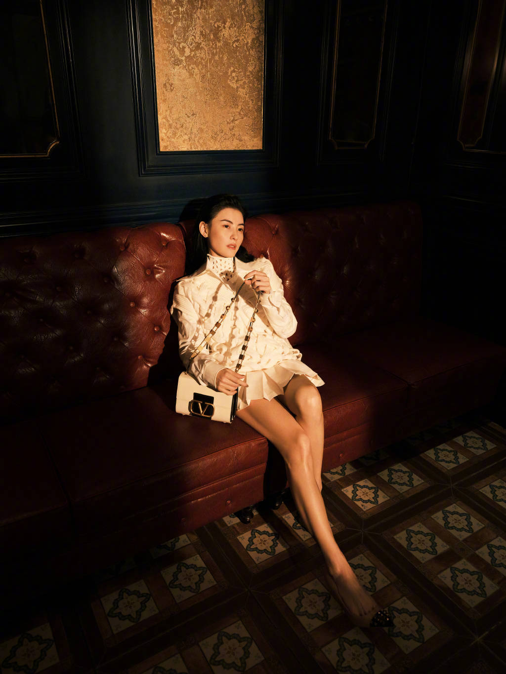 张柏芝复古鎏金写真曝光 身材窈窕秀纤细大长腿