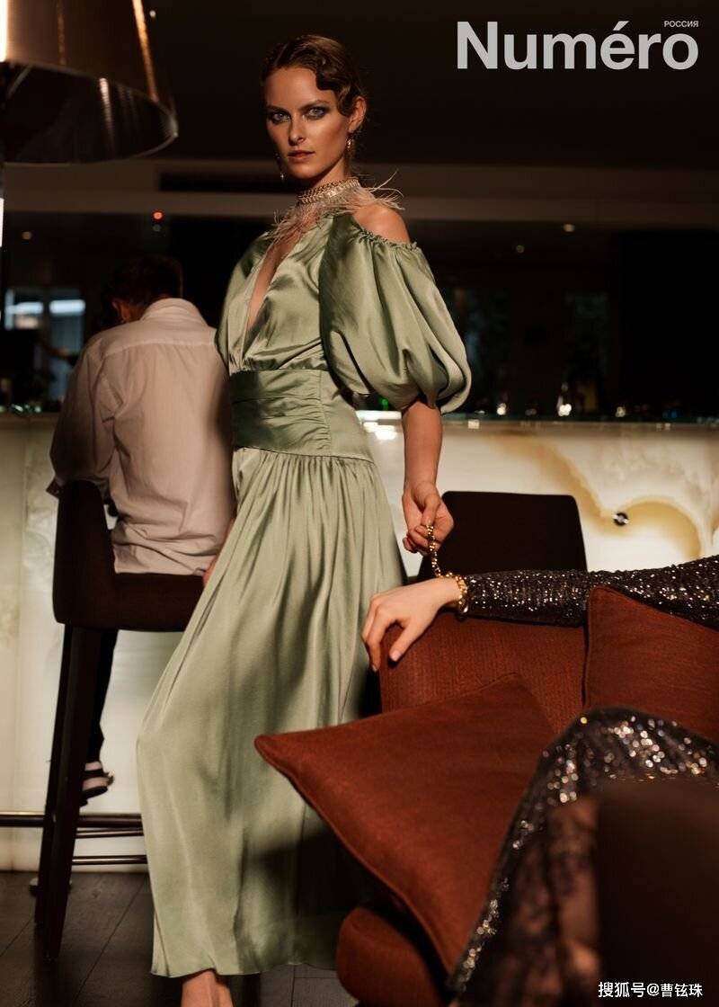 1/ 12 由西班牙超模艾玛·福尔曼(emma fuhrmann)领衔,与维拉·路易简