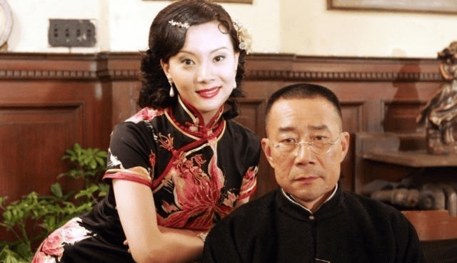 原创53岁黄金荣老牛吃嫩草逼婚23岁露兰春露兰春开出怎样的条件