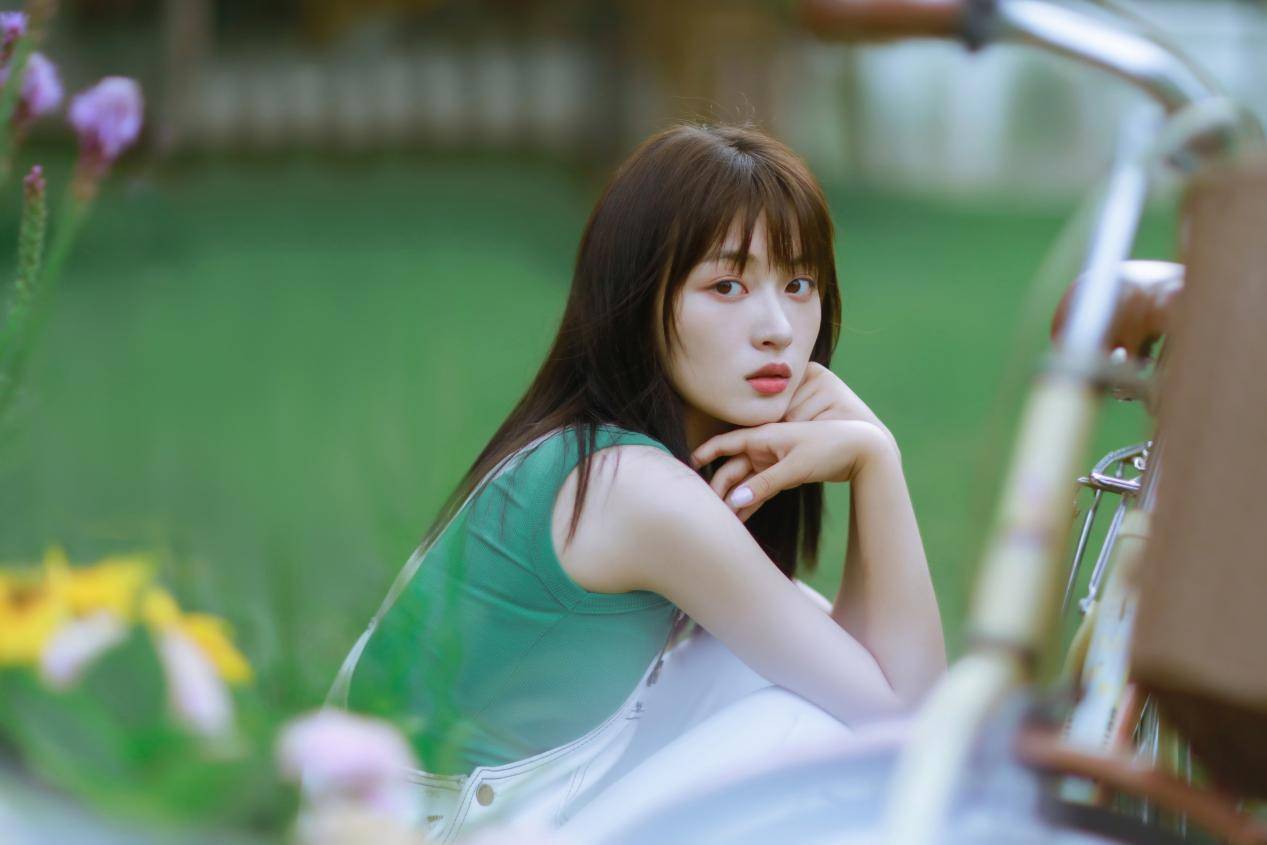 李澳曝最新闲适清新写真 静心对话秋日私语