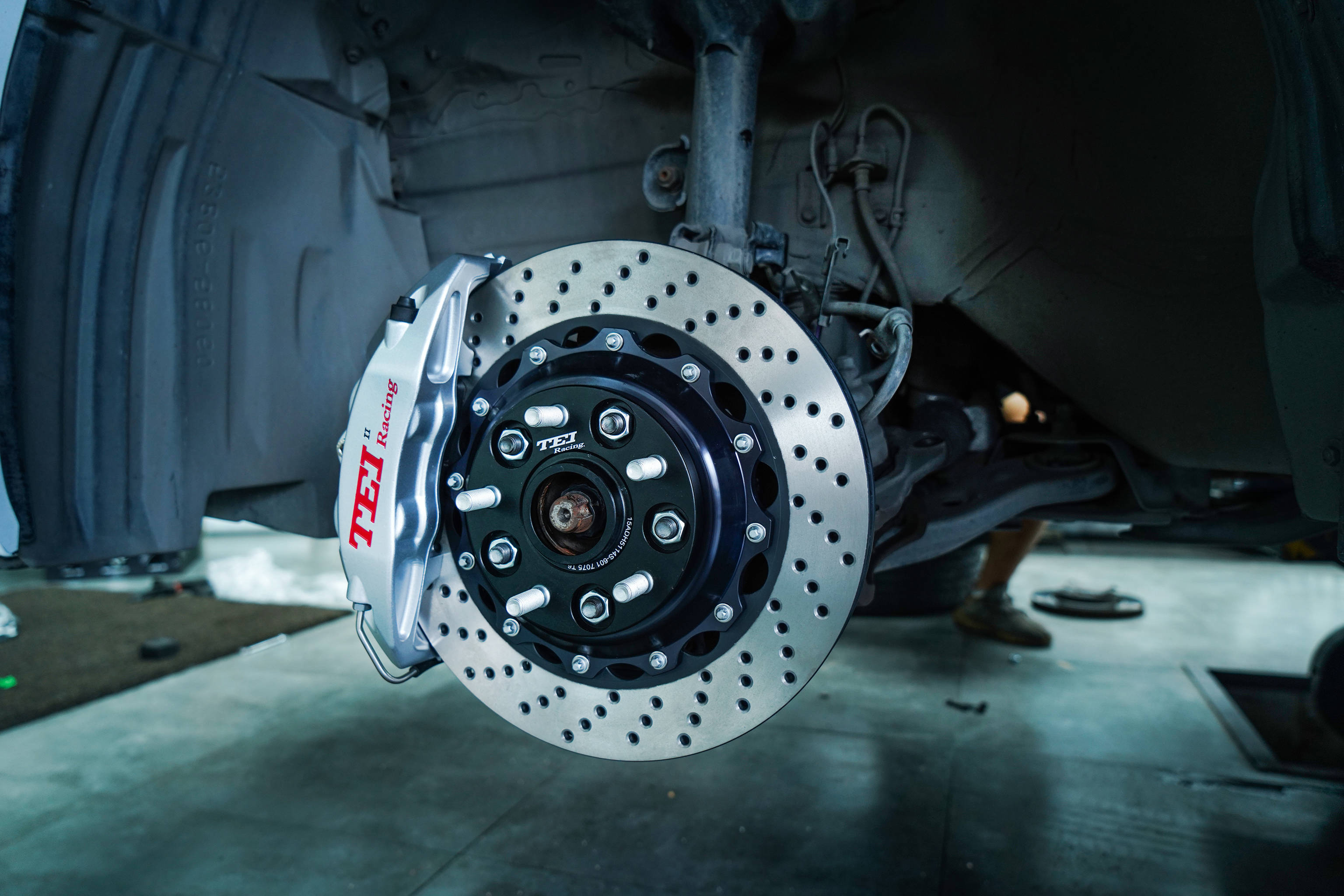 丰田埃尔法升级tei racing前后四活塞卡钳刹车套装_搜狐汽车_搜壶网