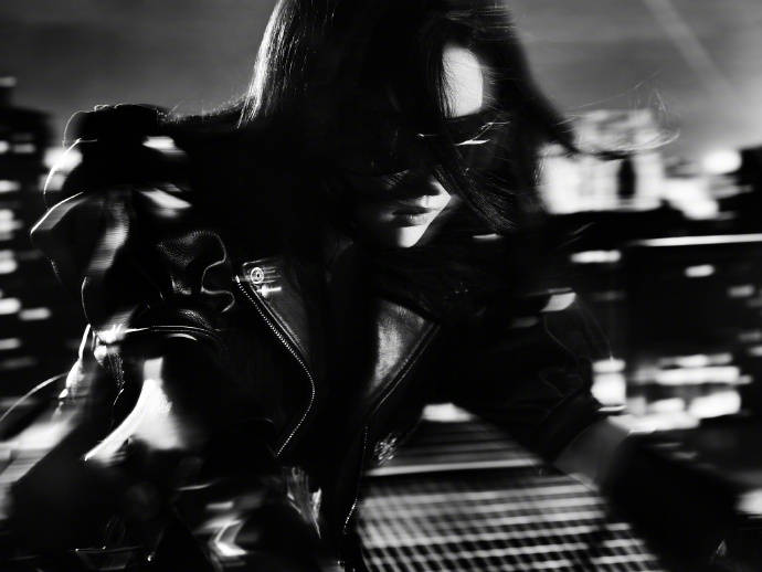 刘亦菲拍皮衣机车质感大片 变身暗夜酷炫摩登女郎