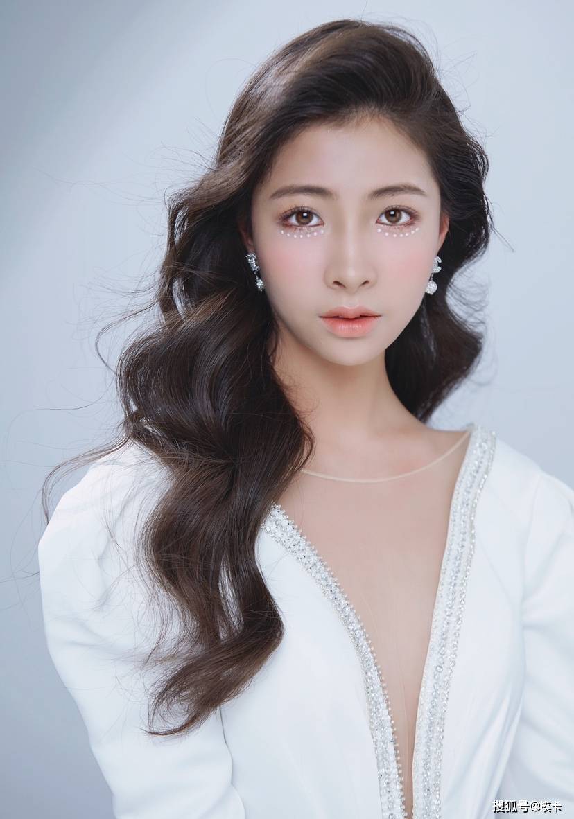 通告|模卡 推荐艺人：夏尔