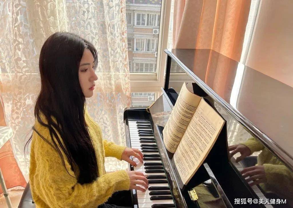 19歲網紅公開減肥秘訣，馬甲線迷人，網友：我想跟她一起練 健身減肥達人 第6张