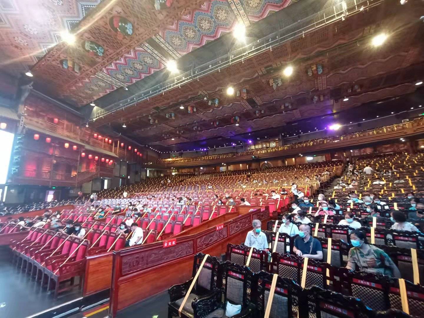 原创张家界魅力湘西恢复演出观众须全程佩戴口罩