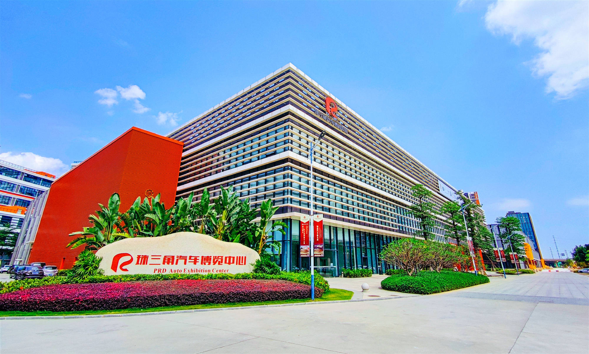 国庆不想出远门来东莞百万平米汽车城打卡吧看车买车玩车一条龙