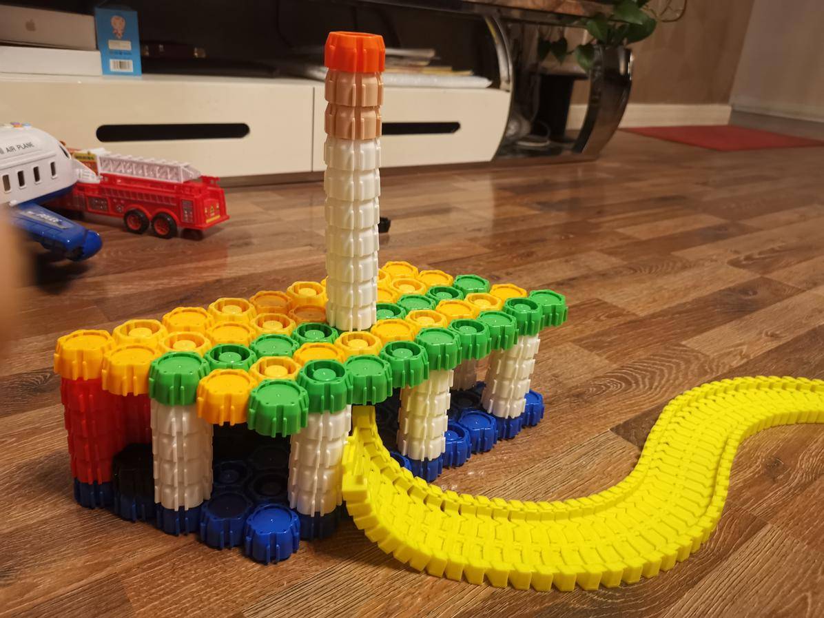 小瓶盖积木瓶盖作品火车站一张城市名片