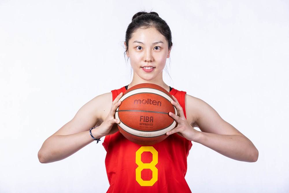 组图:女篮亚洲杯官方写真 李月汝秀可爱一面