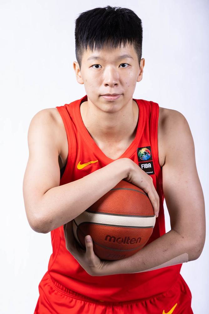 组图:女篮亚洲杯官方写真 李月汝秀可爱一面