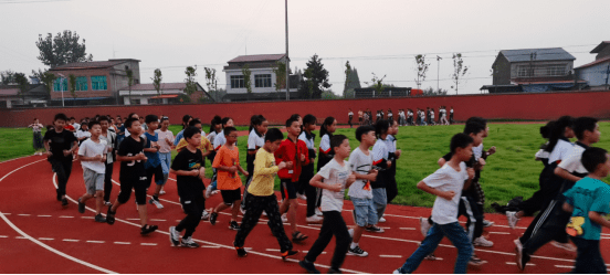 改善办学条件办人民满意教育——安乡县黄山头中学塑胶操场项目建设全面竣工