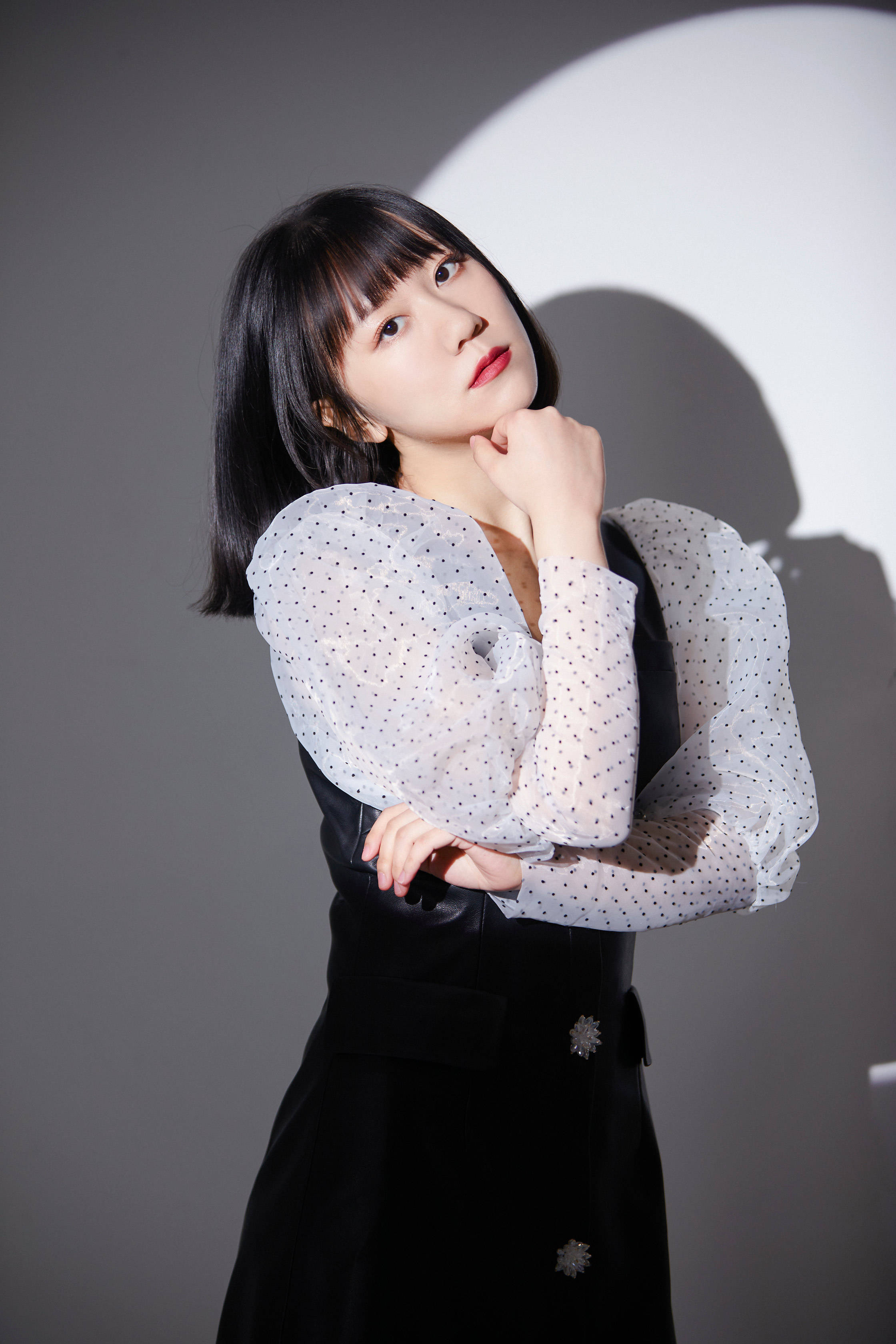 谢春花出入今日上线诠释情感珍贵与救赎