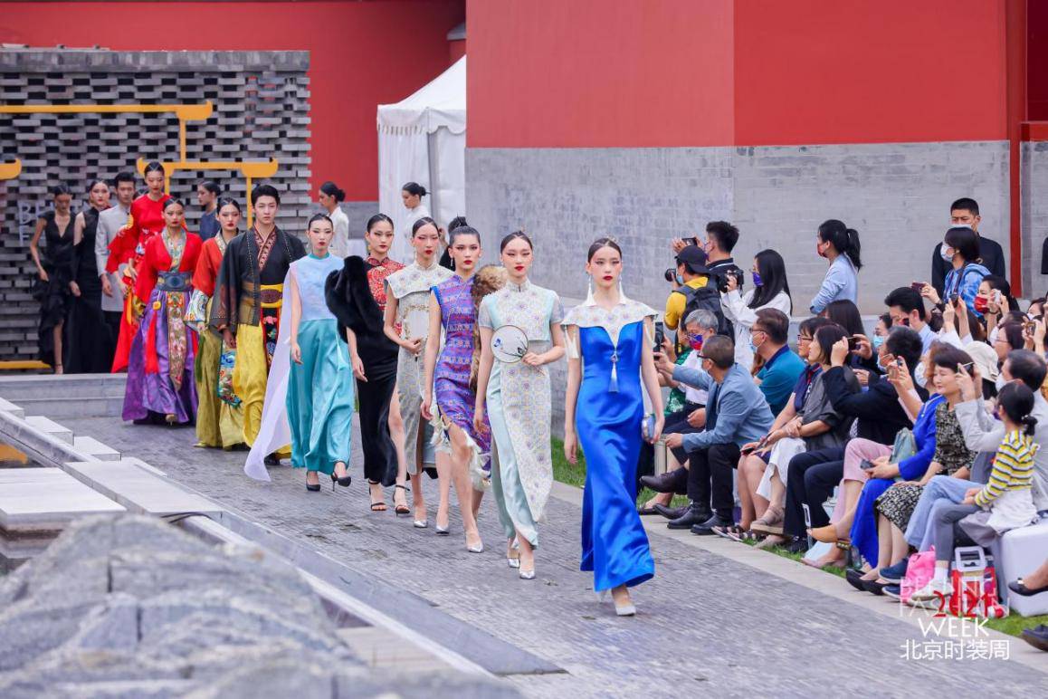 成都 《烟火·京成》，一次传统非遗文化进行时尚表达的有益探索