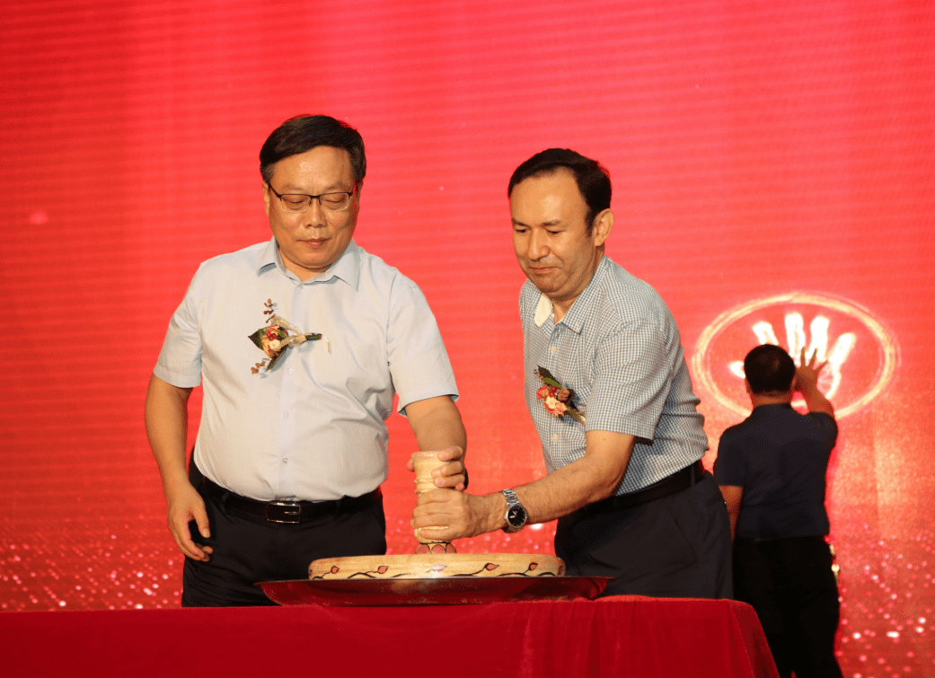 新疆巴音郭楞蒙古自治州党委常委,市委书记李承刚在品鉴会上表示:"