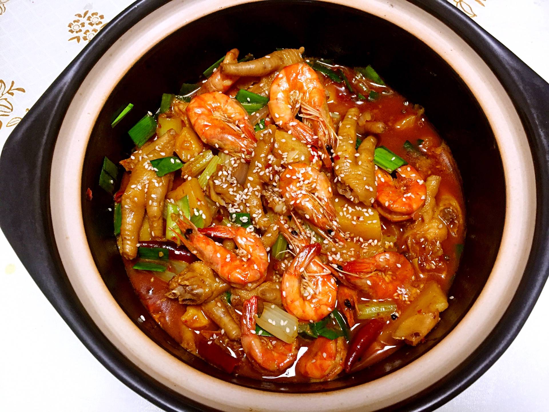 小长假宅家追剧人气美食:6种美味鸡爪做法,一口一个停不下来