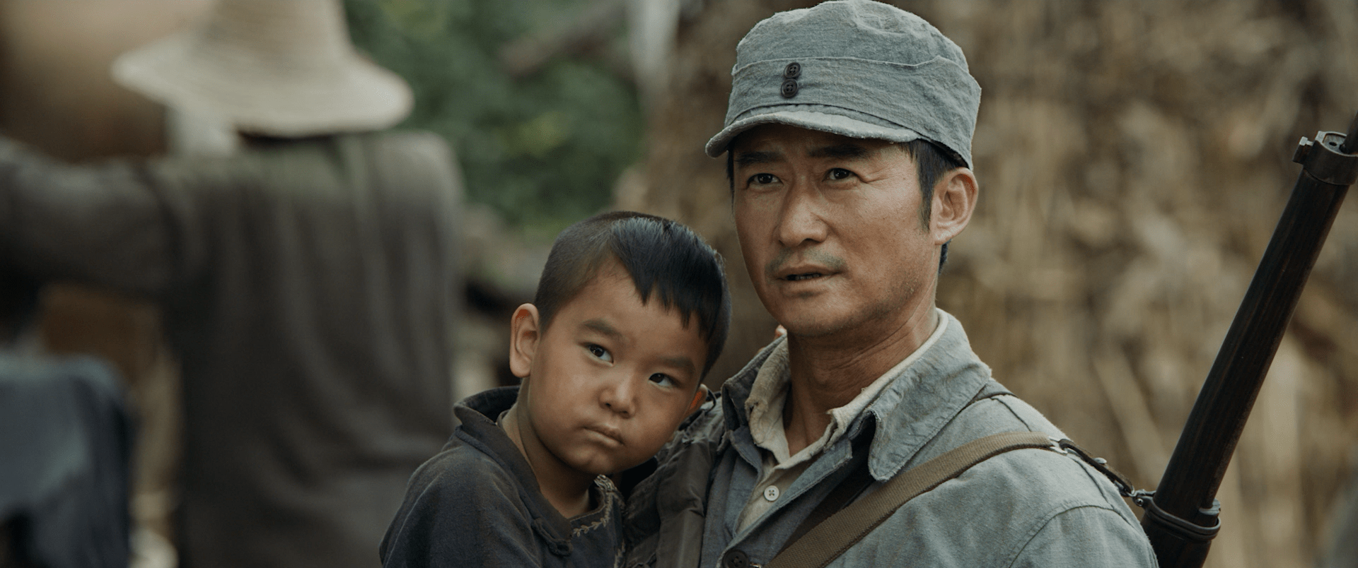 吴京|《我和我的父辈》吴京吴磊的骑兵父子情太虐了，差点把我哭惨了