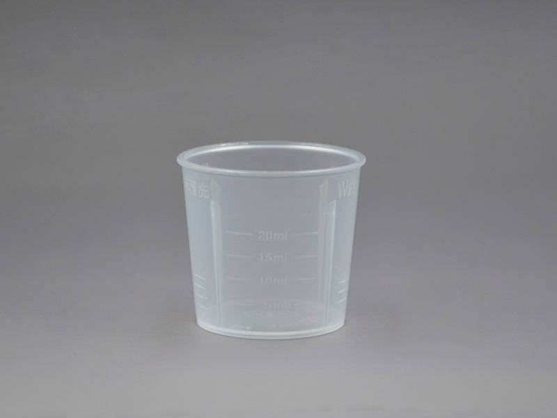 口服液体聚丙烯量杯的两种不同应用