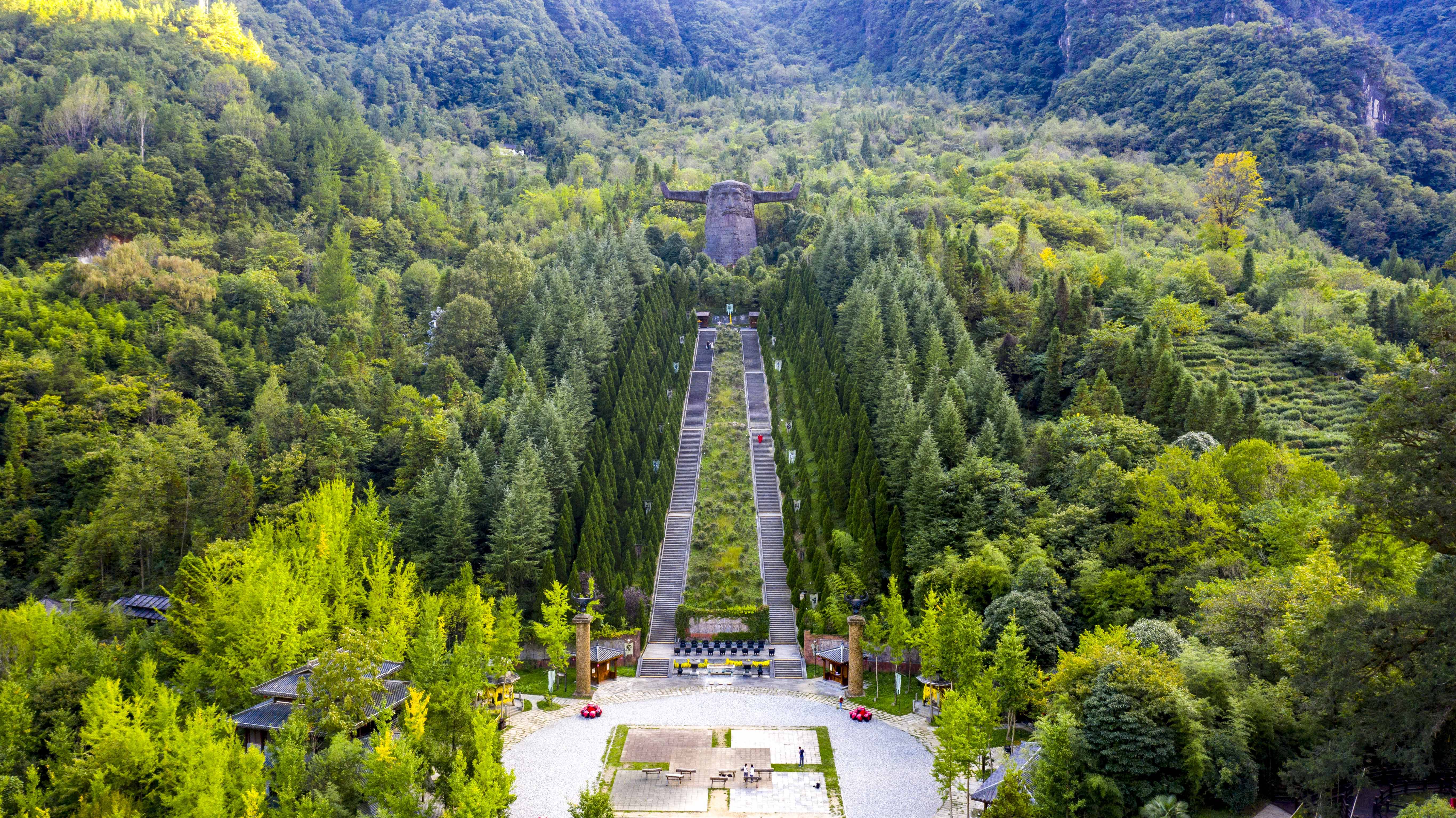 十一逃离人山人海,飞机一小时到达,赏神农架最美秋色