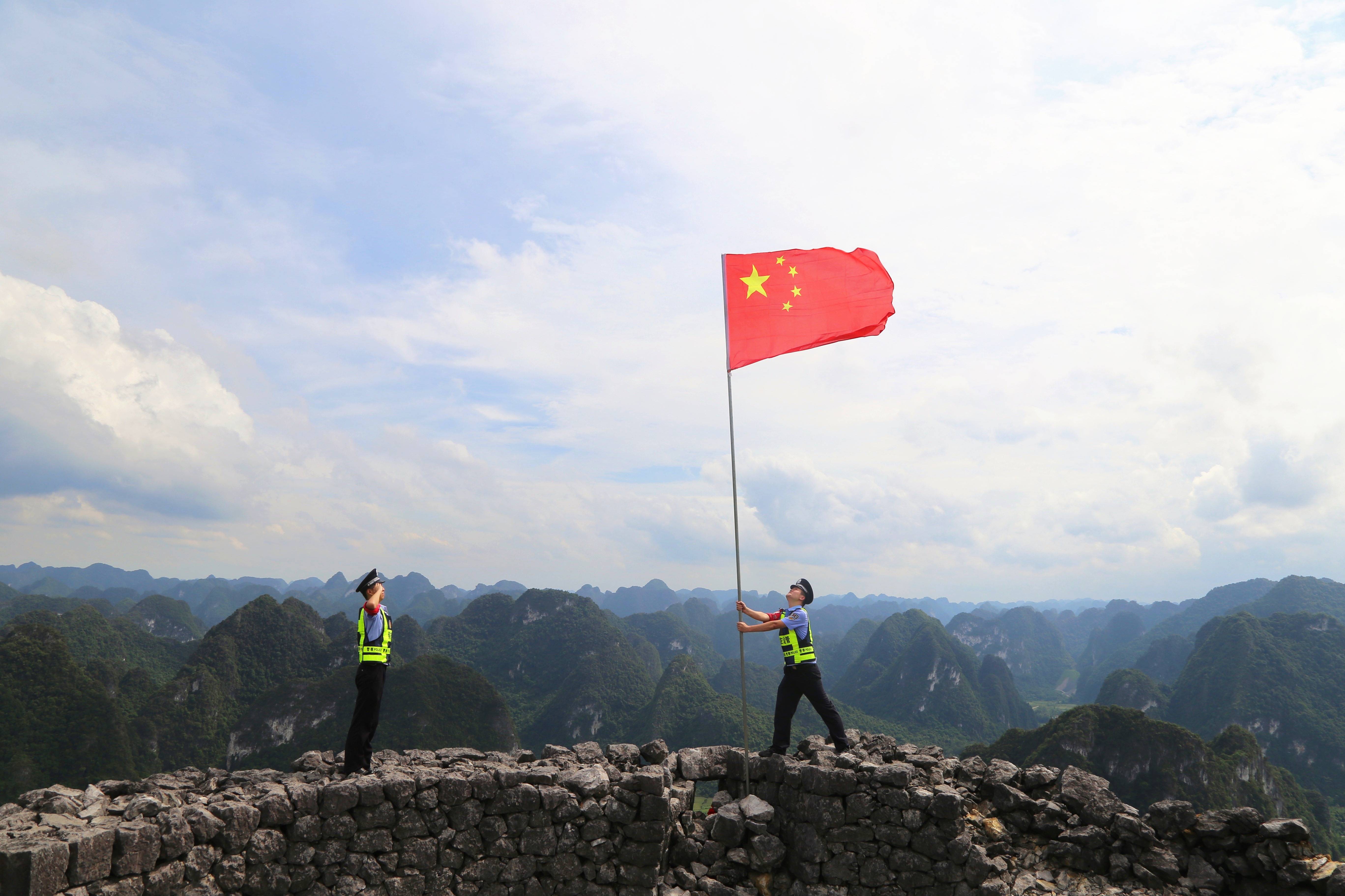 面向国旗敬礼图片图片